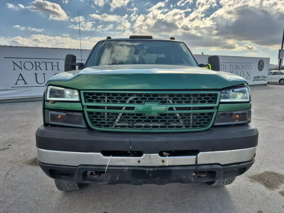 Chevrolet Silverado 2500 2005 photo 2