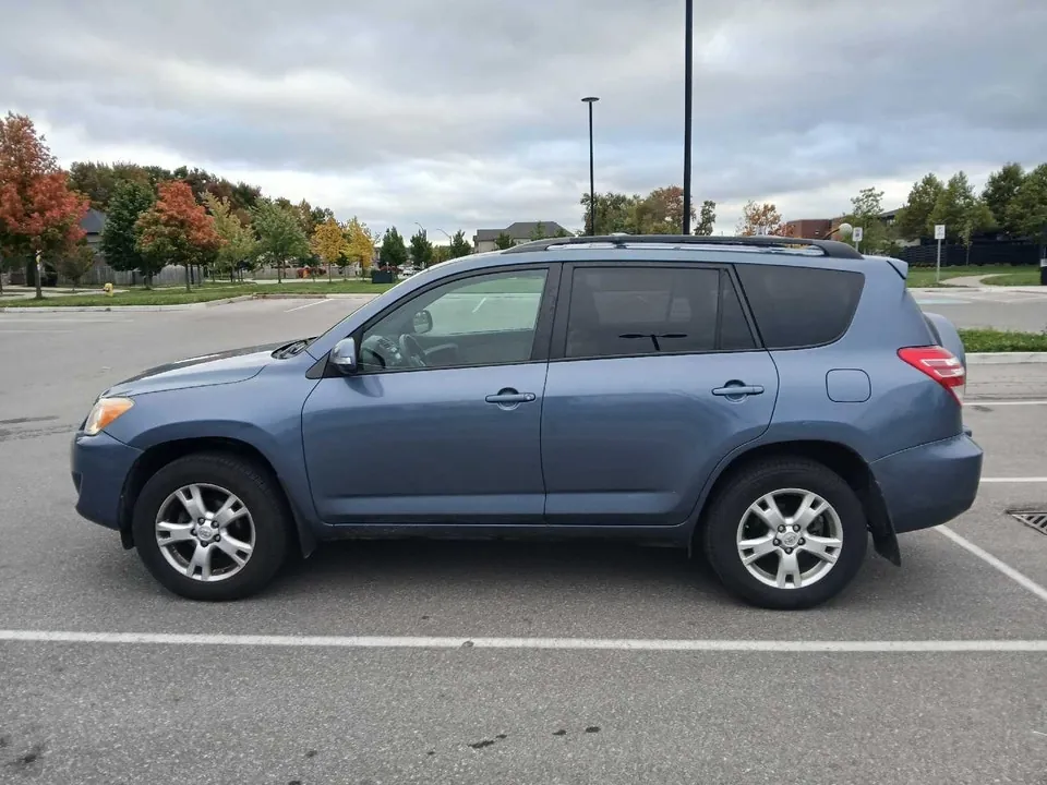 Toyota Rav4 2011 photo 2
