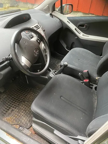 Toyota Yaris 2006 photo 2