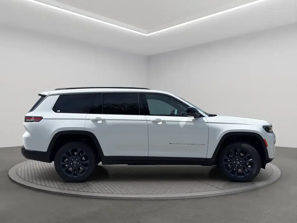 Jeep Grand Cherokee 2026 photo 3