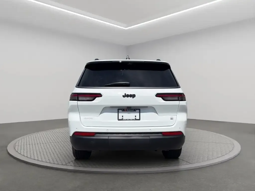 Jeep Grand Cherokee 2026 photo 5