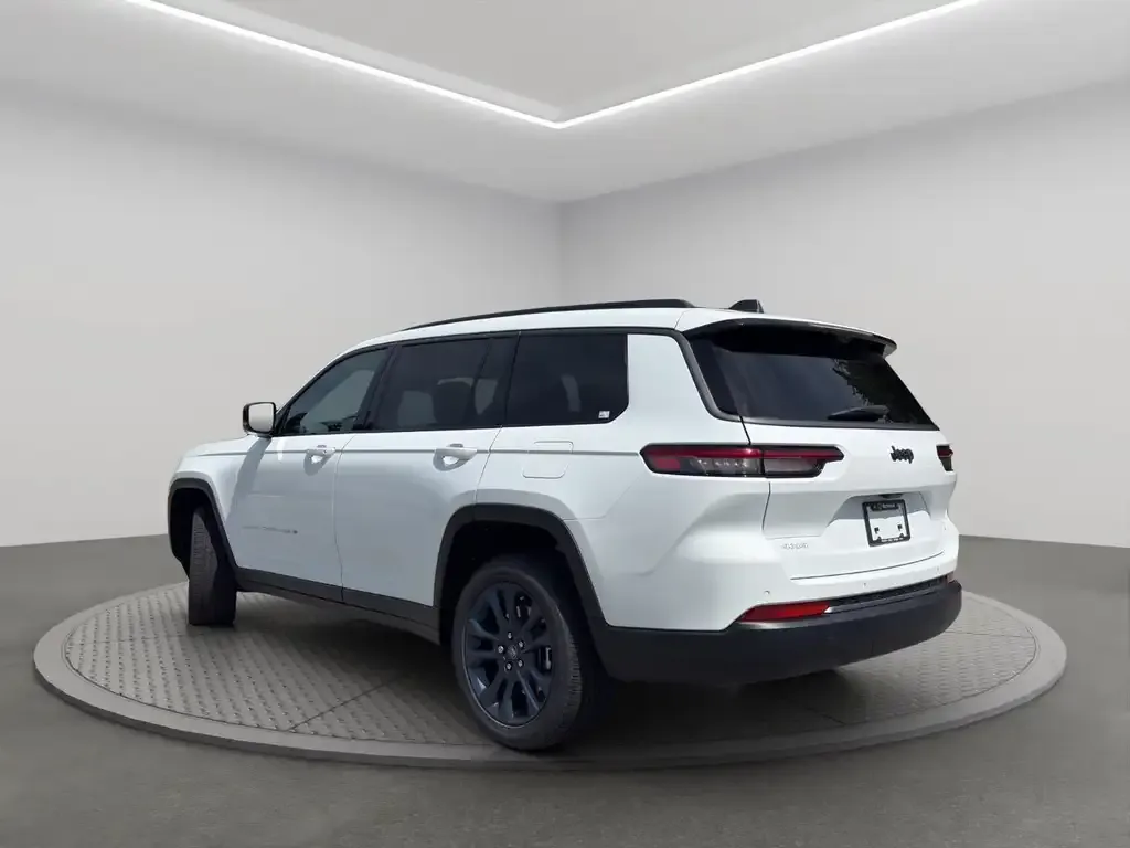 Jeep Grand Cherokee 2026 photo 4