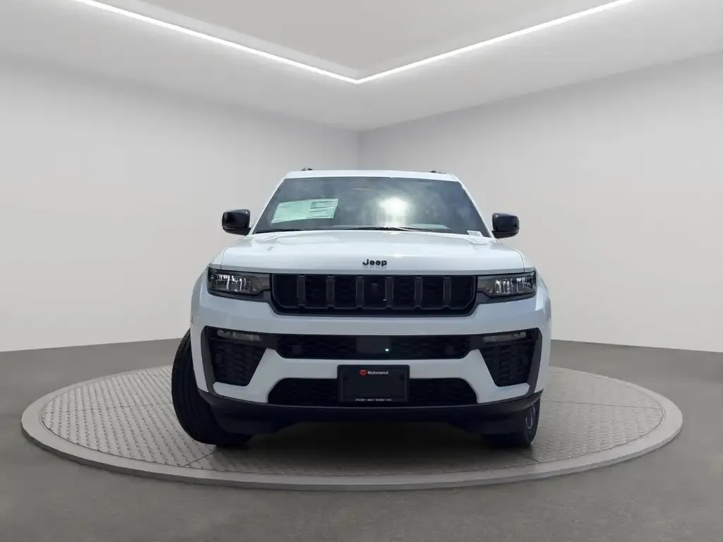 Jeep Grand Cherokee 2026 photo 2