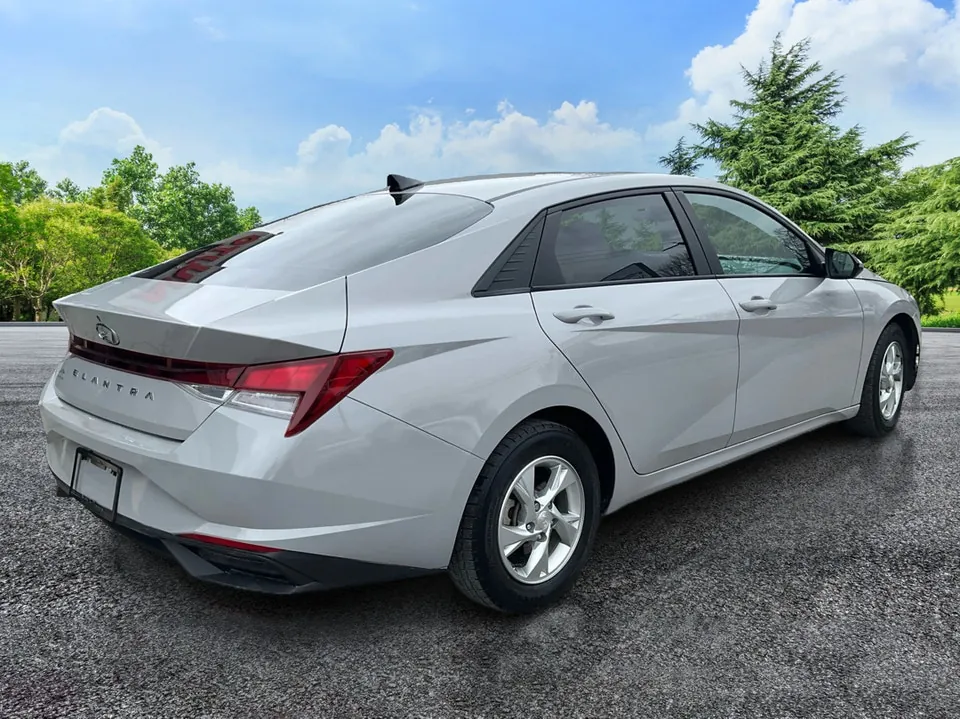 Hyundai Elantra 2022 photo 3