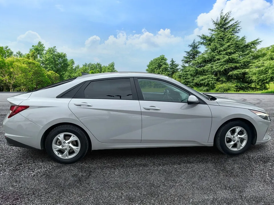 Hyundai Elantra 2022 photo 2