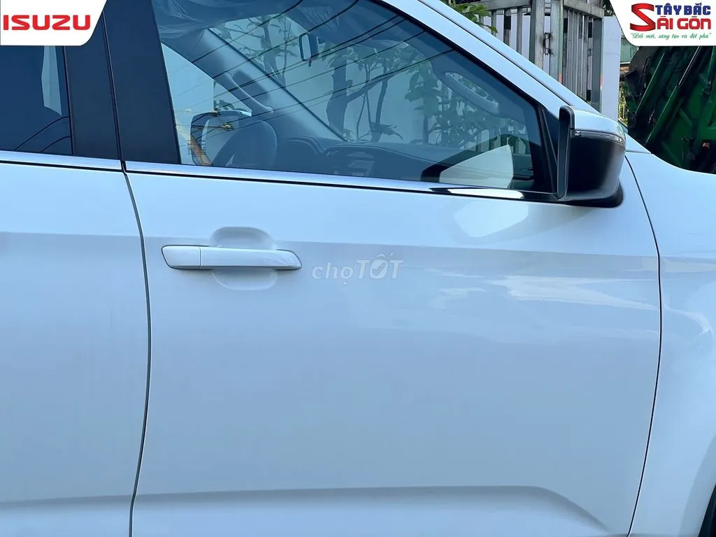 Isuzu Mu-X 2025 photo 4