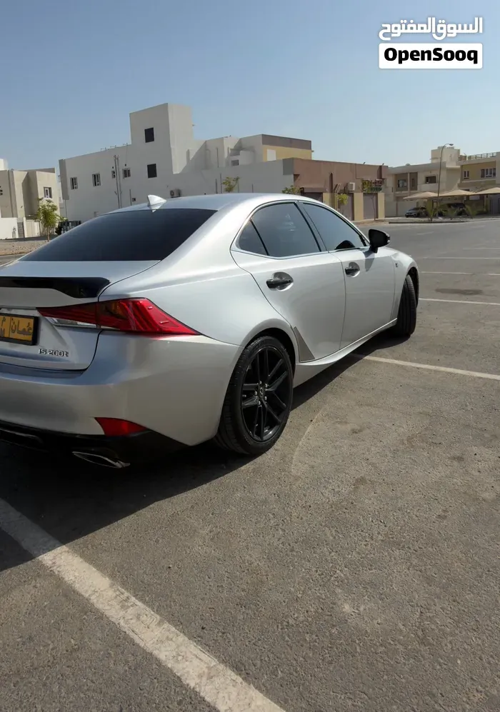 Lexus Is 200 2017 photo 3