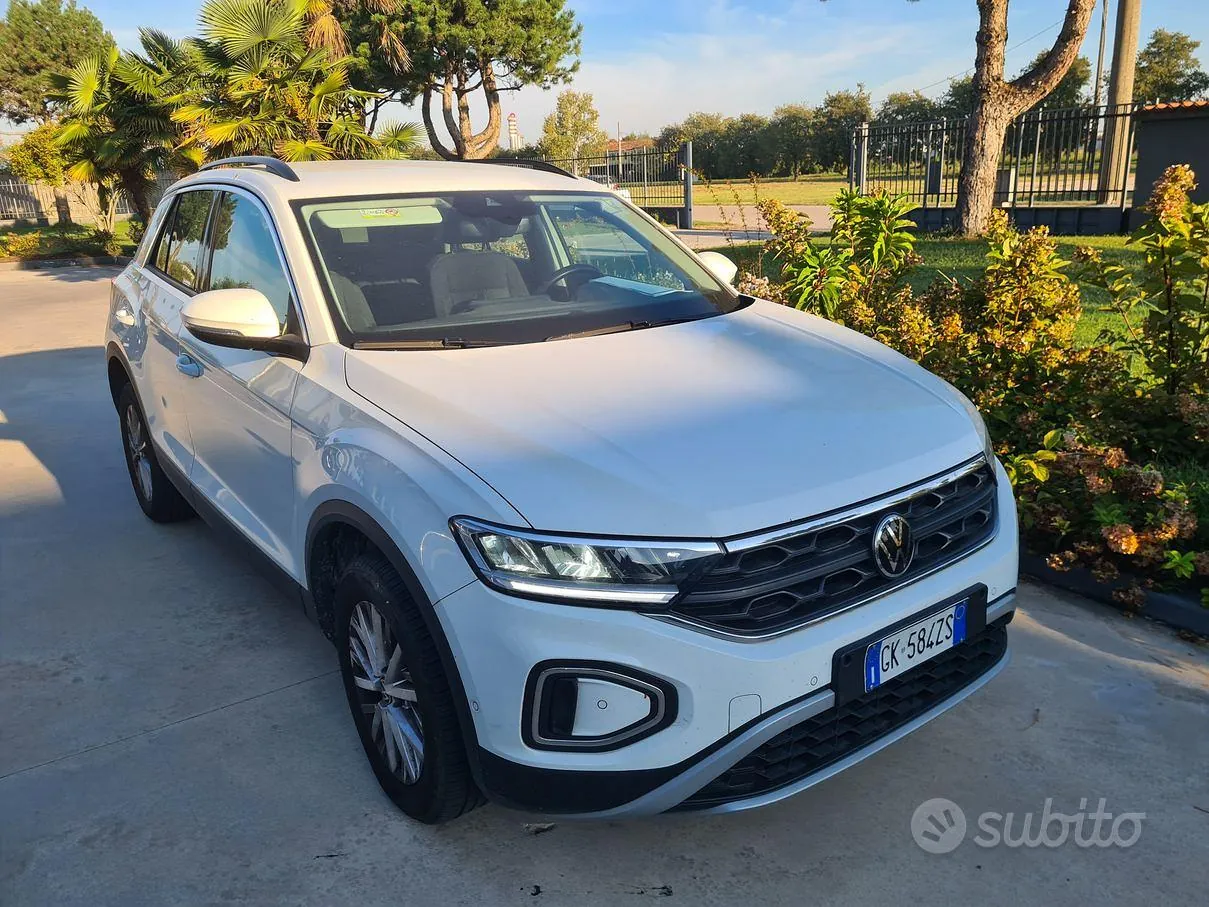 Volkswagen T-Roc 2022 photo 2