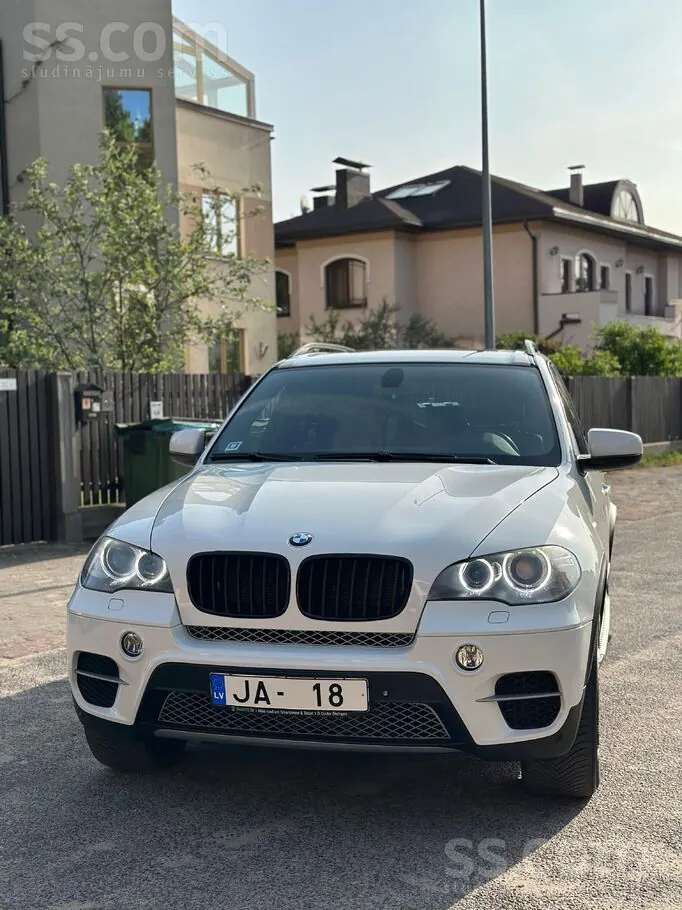 BMW X5 2010 photo 2