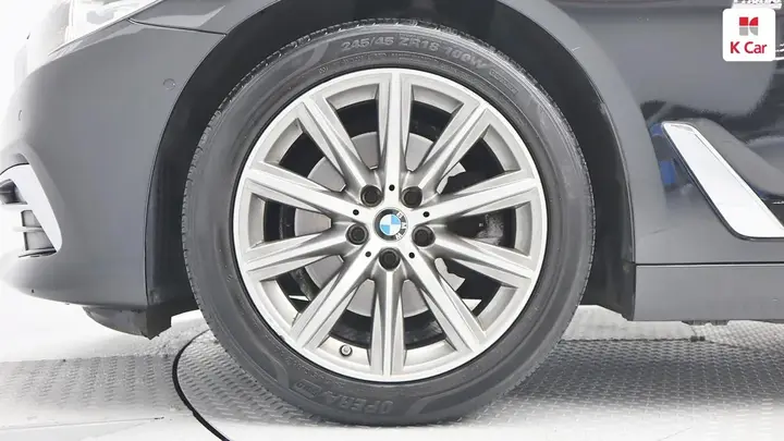 BMW 5 Series 2018 photo 5