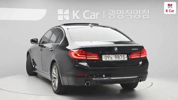 BMW 5 Series 2018 photo 2
