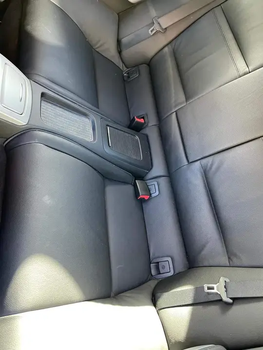 BMW 3 Series 2011 photo 3