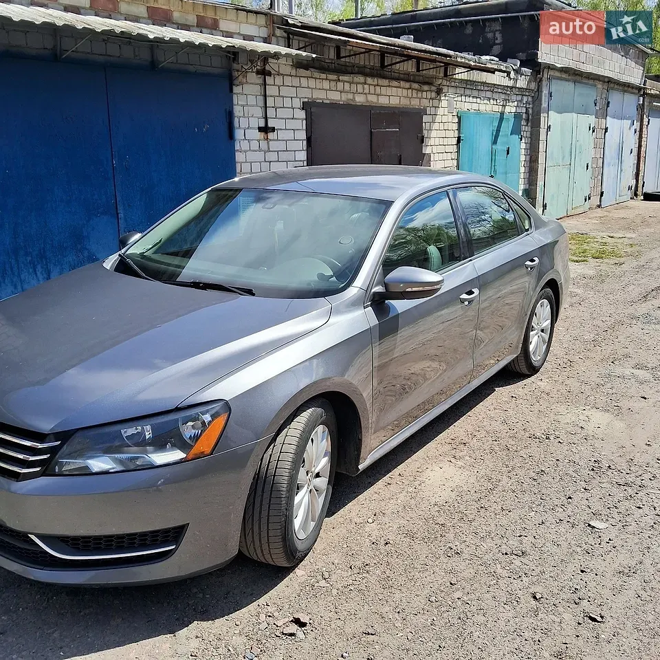 Volkswagen Passat 2012 photo 2