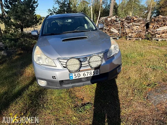 Subaru Outback 2012 photo 2