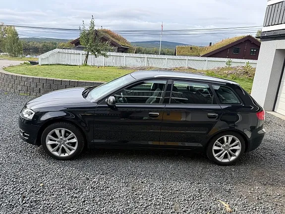 Audi A3 2011 photo 2