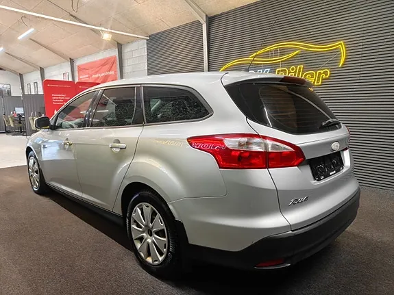 Ford Focus 2011 photo 3