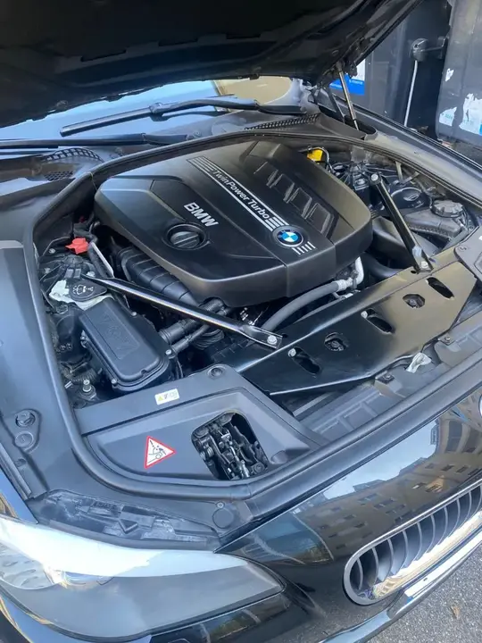 BMW 5 Series 2012 photo 2