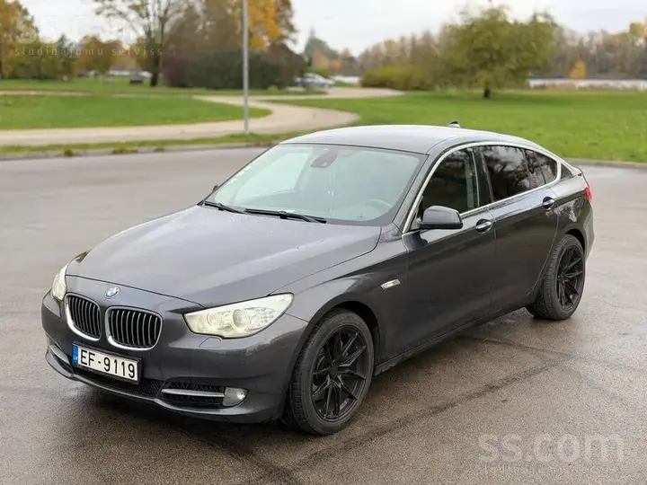 BMW 530 2010 photo 2