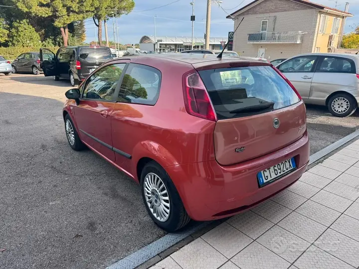 Fiat Grande Punto 2006 photo 4