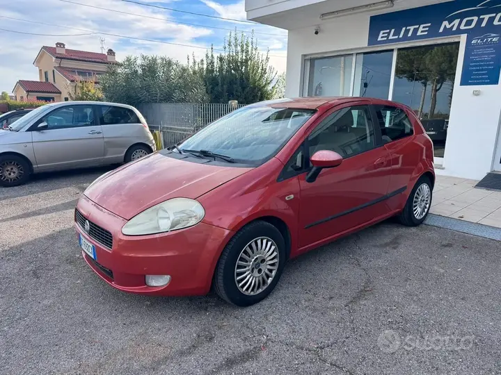 Fiat Grande Punto 2006 photo 2