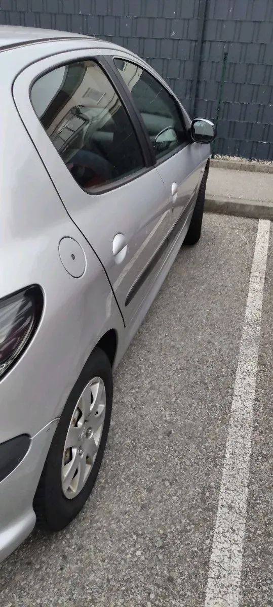 Peugeot 206 2003 photo 3