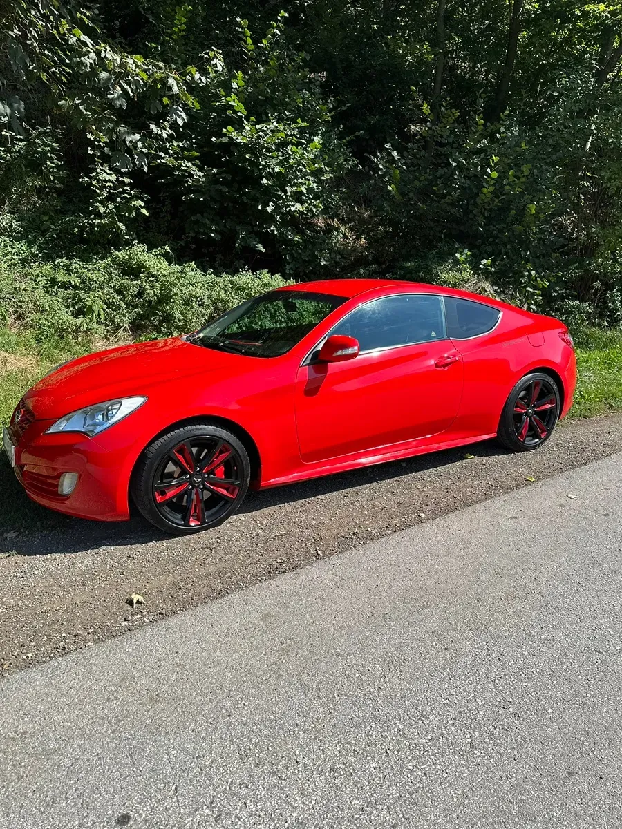 Hyundai Genesis 2011 photo 3