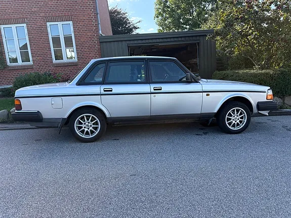 Volvo 240 1991 photo 4