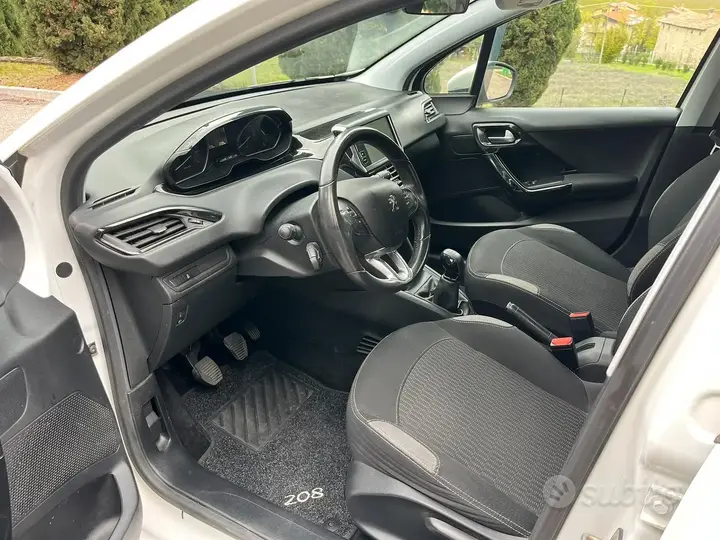 Peugeot 208 2016 photo 5