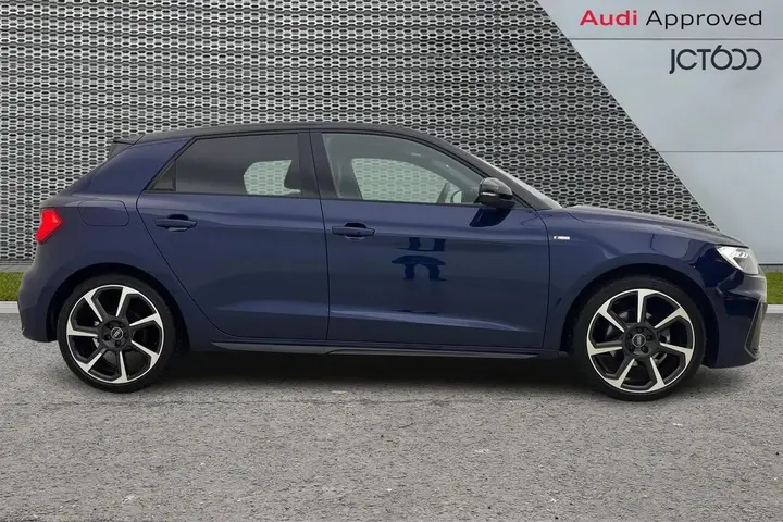 Audi A1 2025 photo 4