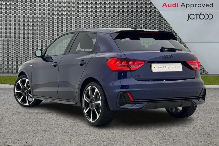 Audi A1 2025 photo 3