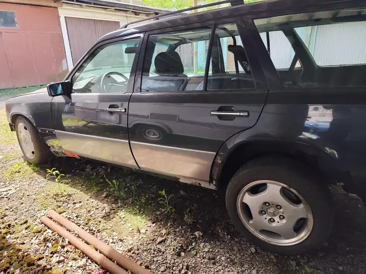 Mercedes-Benz W124