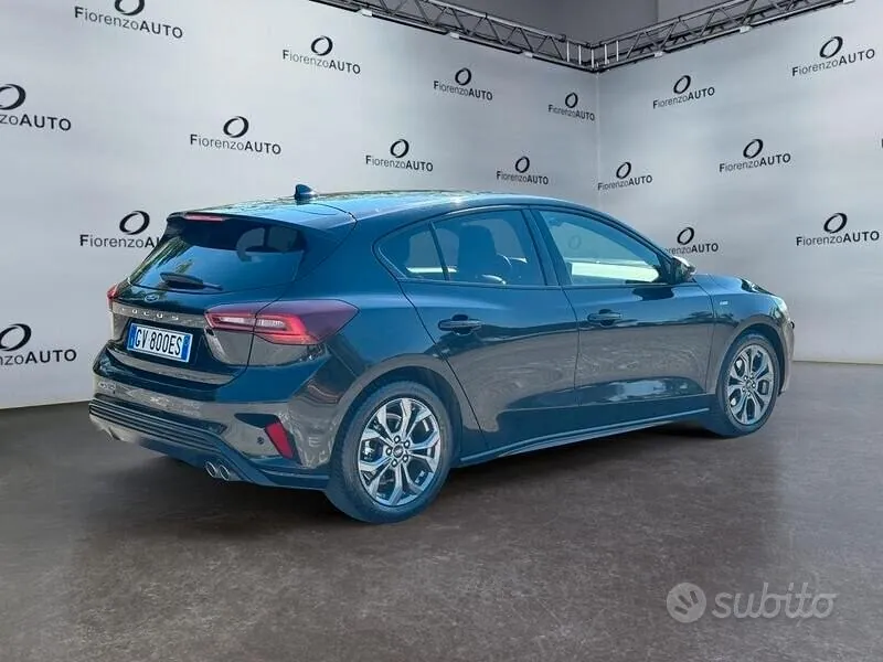 Ford Focus 2024 photo 2