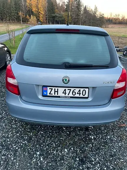 Skoda Fabia 2011 photo 4