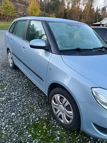 Skoda Fabia 2011 photo 3