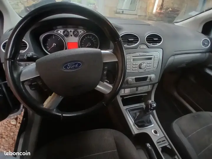 Ford Focus 2009 photo 3