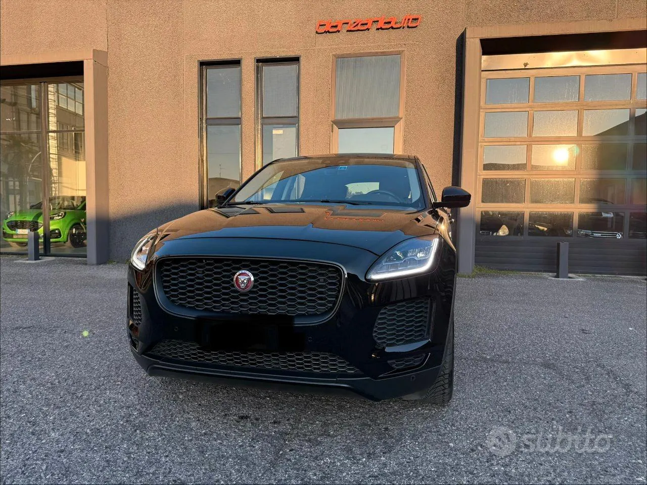 Jaguar E-Pace 2019 photo 2