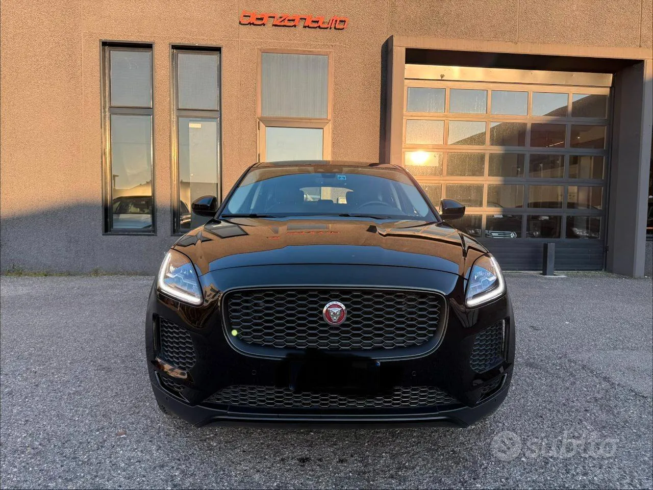 Jaguar E-Pace 2019 photo 3