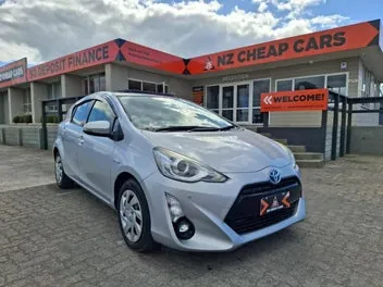 Toyota Aqua 2015 photo 2