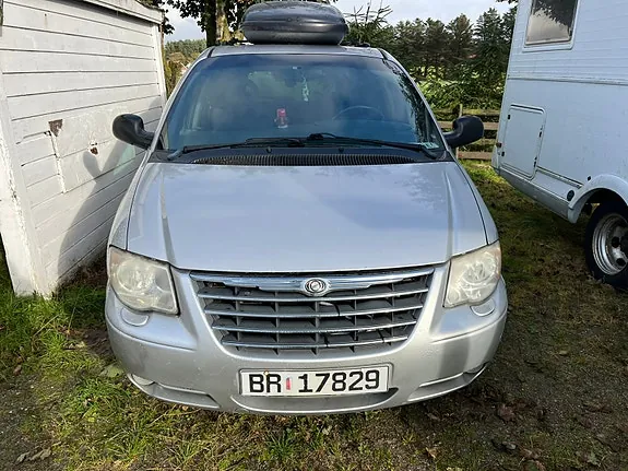 Chrysler Grand Voyager 2005 photo 2