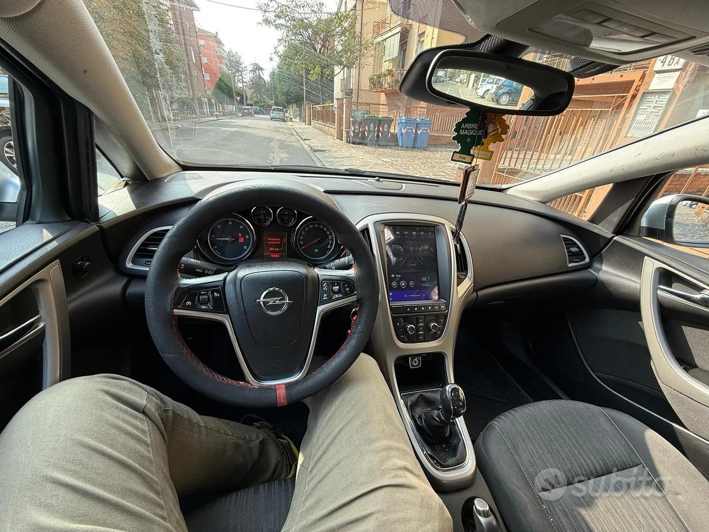 Opel Astra 2010 photo 2