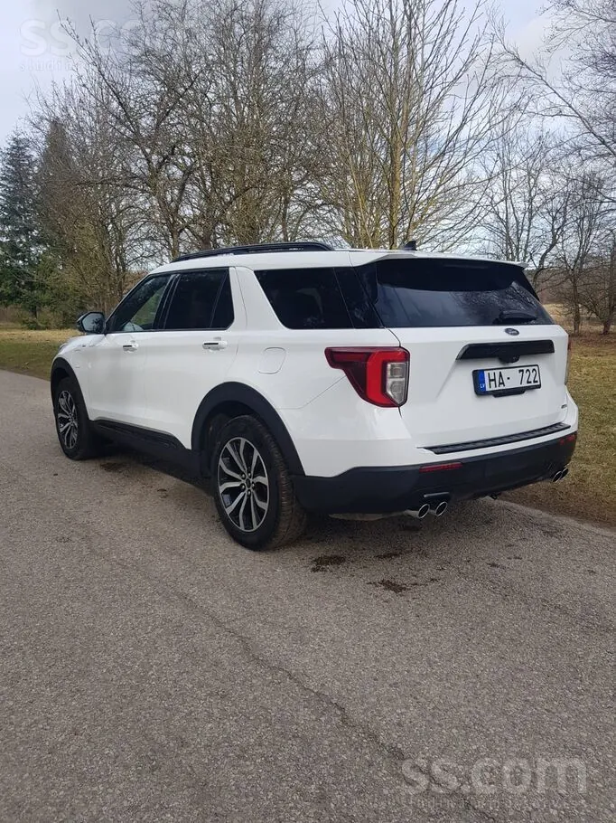 Ford Explorer 2023 photo 3