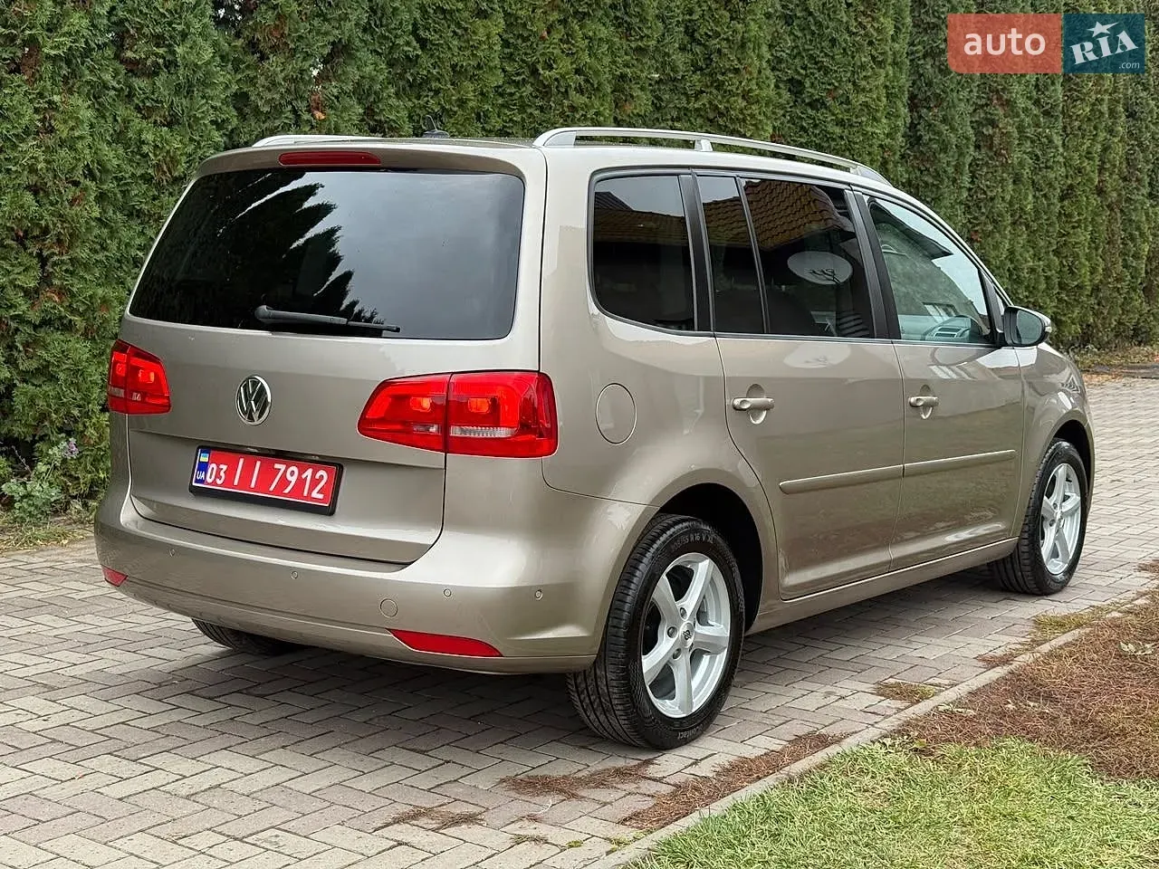 Volkswagen Touran 2012 photo 4