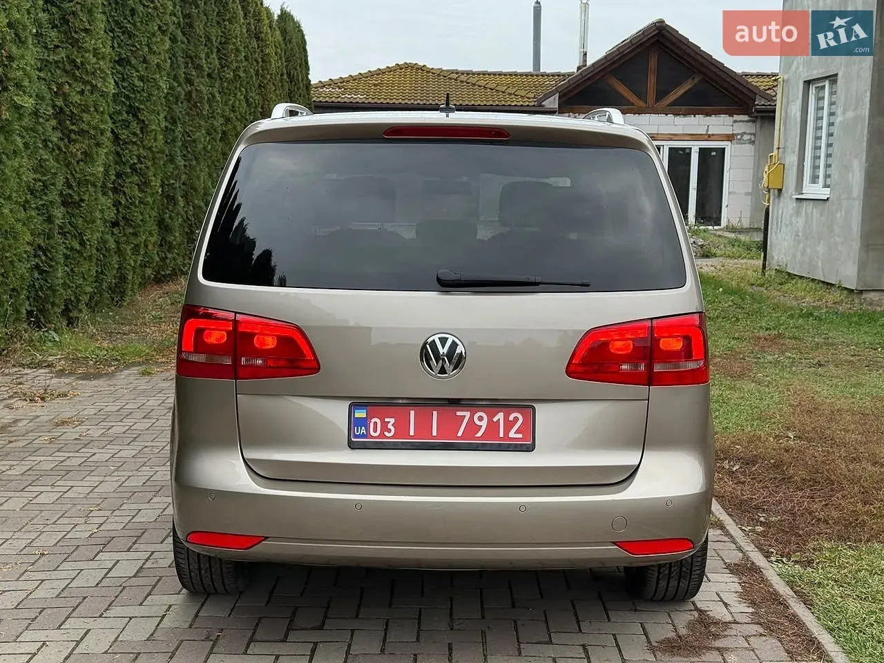 Volkswagen Touran 2012 photo 5