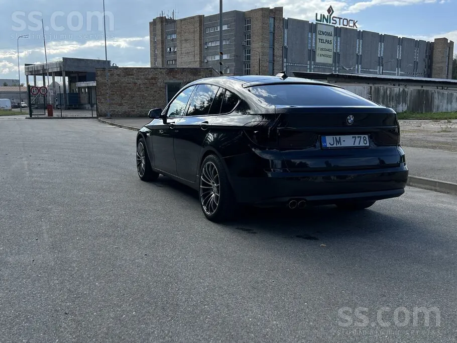 BMW 530 2010 photo 2