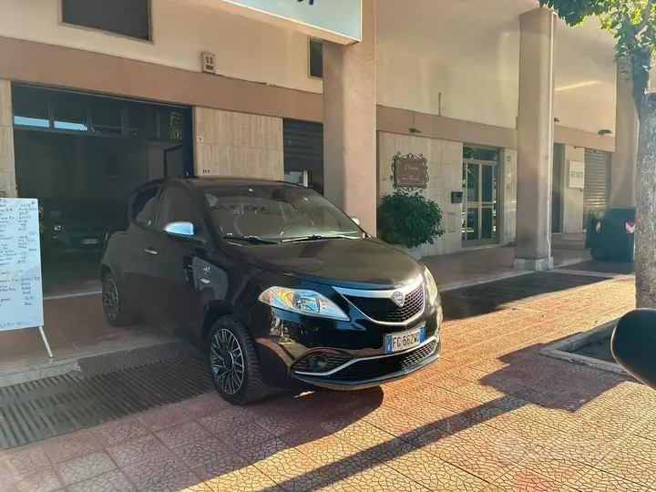 Lancia Ypsilon 2017 photo 2