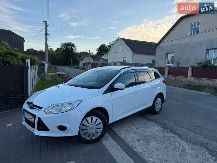 Ford Focus 2011 photo 2