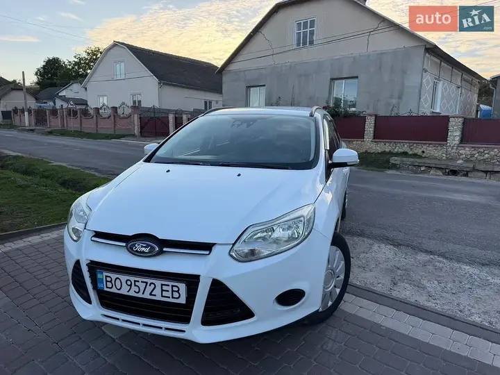 Ford Focus 2011 photo 3