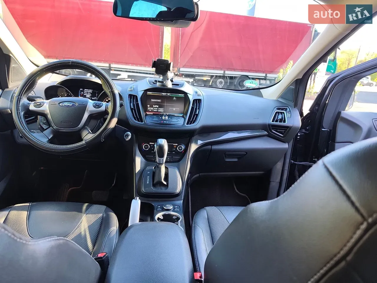 Ford Kuga 2015 photo 2