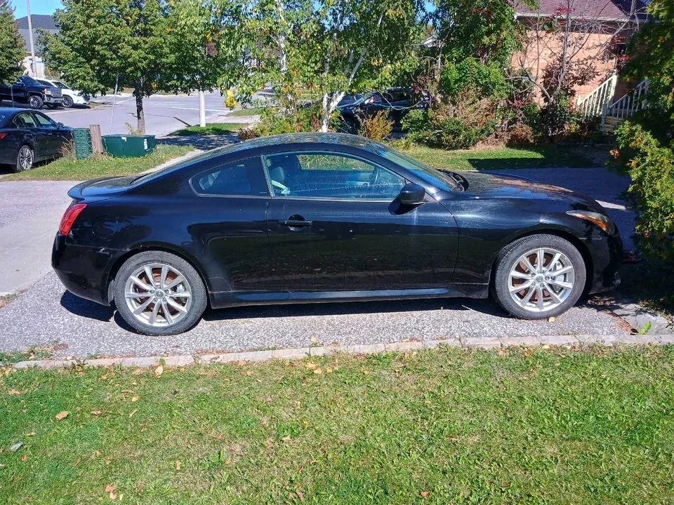 Infiniti G37Xs 2011 photo 3