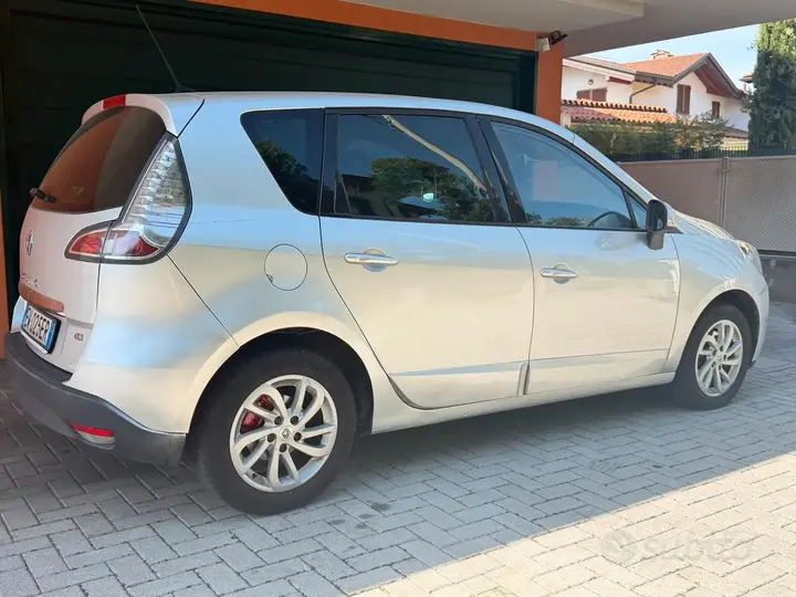 Renault Scenic 2014 photo 2